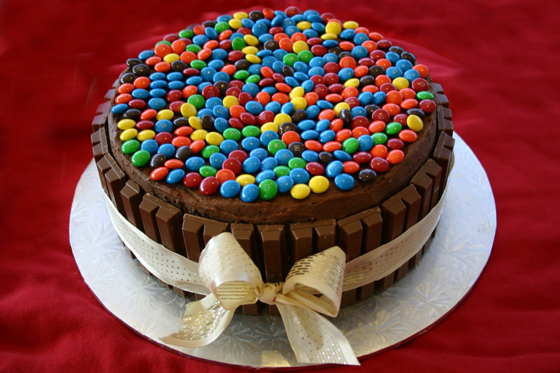 Торт с конфетами