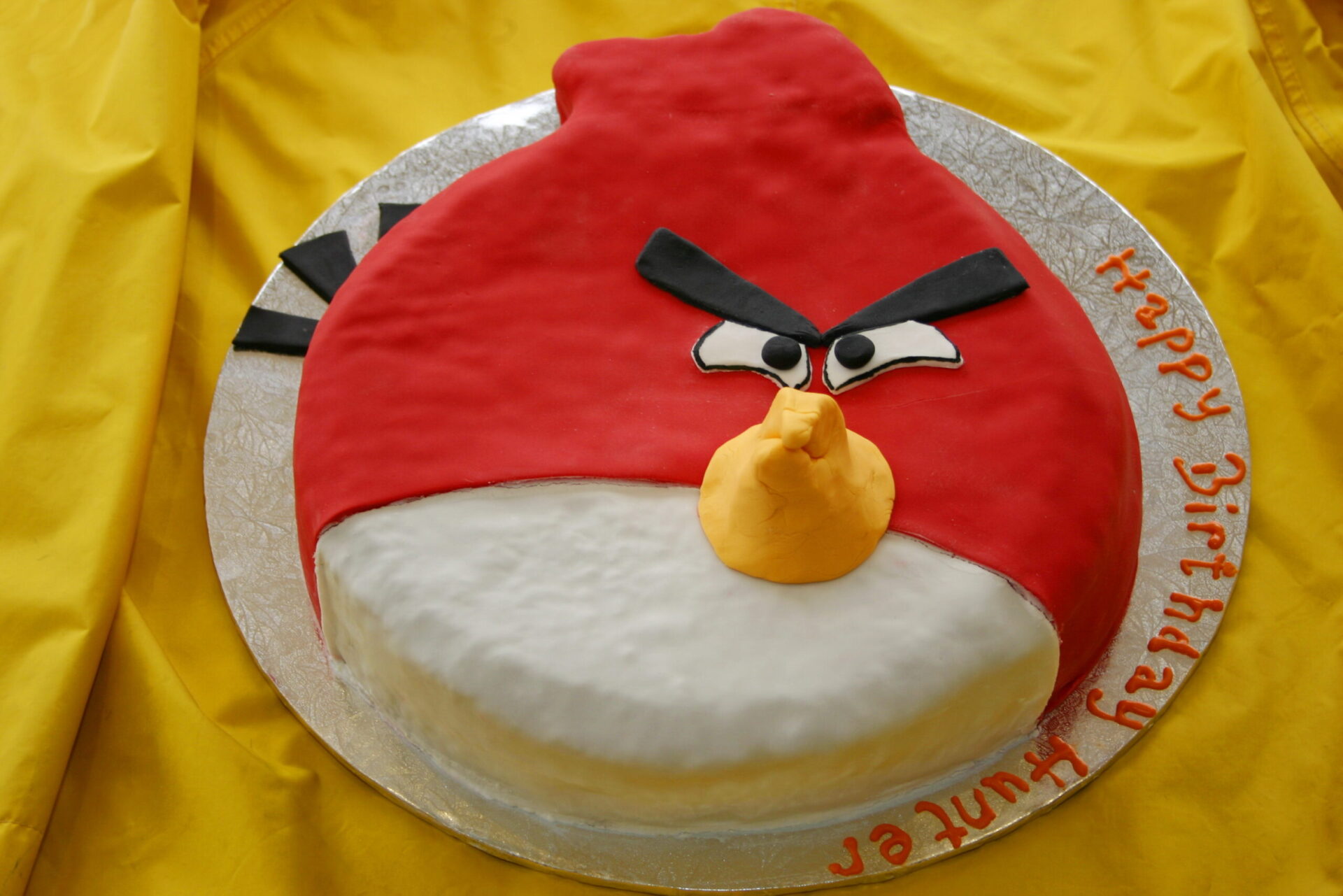 How to make an Angry Birds birthday cake - My Silly Squirts
