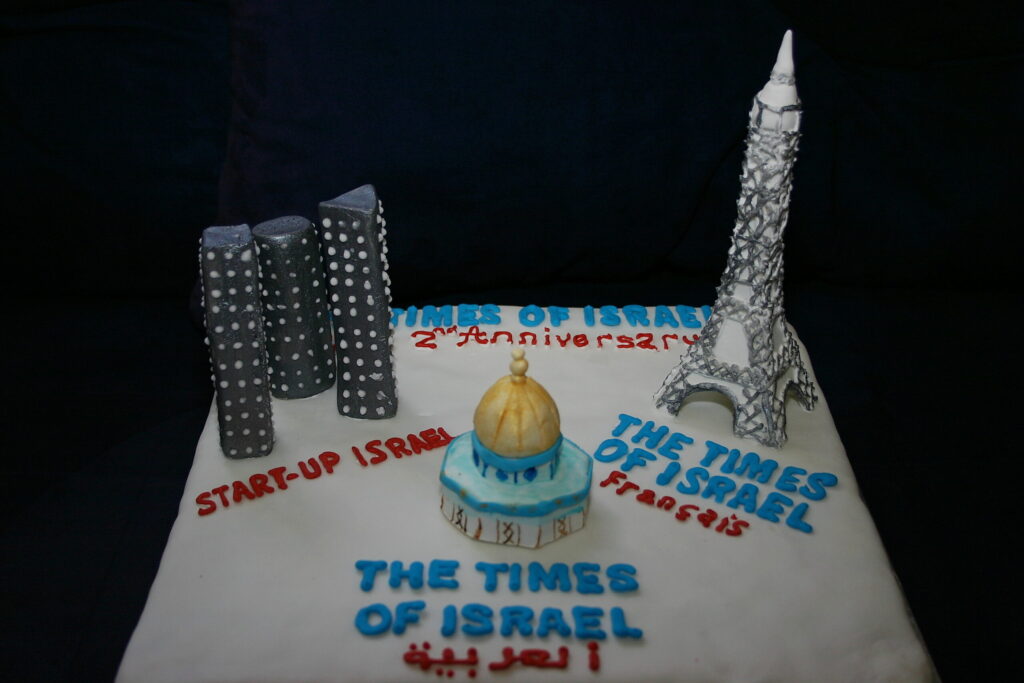 simple eiffel tower cake
