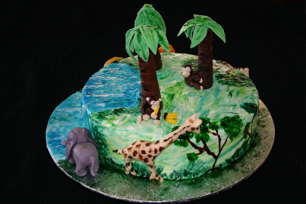 Amazing Jungle Themed Birthday Party // Hostess with ...