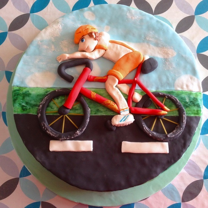 Biker cake - Decorated Cake by alenascakes - CakesDecor